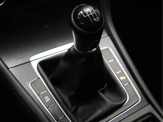 Volkswagen Golf [APPLE CARPLAY, ADAPTIVE CRUISE, SCHUIFKANTELDAK, PDC V+A, TREKHAAK, CLIMATE CONTROL, NAVIGATIE, NIEUWSTAAT] - afbeelding nr 16
