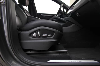 Porsche Cayenne Porsche Cayenne 3.0 BTW | Pano | 22 inch | Bose | Camera | Softclose - afbeelding nr 19
