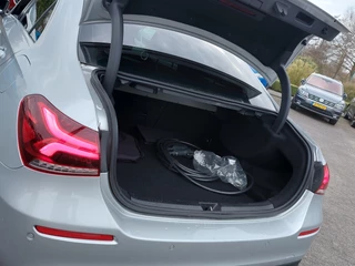 Mercedes-Benz A-Klasse 250e Plug-In Hybrid Luxury Line | Origineel NL | Navi | Apple Carplay+Android Auto | Clima | Cruise | Stoelverwarming | Pdc V+A+Assist+Camera | Privacy Glass | 17''lm - afbeelding nr 32