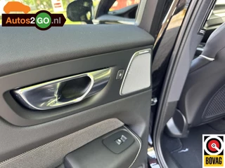 Volvo XC60 Volvo XC60 2.0 T6 Plug-in hybrid AWD Ultimate Black Edition I Luchtvering I B&W Sound I Head up display I - afbeelding nr 24