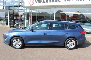 Ford Focus Ford Focus Wagon 1.0-125pk EcoBoost Mild-hybrid Titanium. Mooie, ruime, luxe en comfortabele Ford Focus wagon. Volautm. airco dual, camera, stoel-, stuur- en voorraamverw., easy entry/easy go, cruise control, Isofix, side- en lane assist, parkeersensoren v+a, LM wielen etc. - afbeelding nr 4
