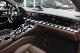 Porsche Panamera Porsche Panamera Sport Turismo 2.9 4 E-Hybrid / Panoramadak / 360Camera / Achterasbesturing / 21'' / Sportdesign + Chrono / Bose / Sportuitlaat / Luxe Leder / DAB / Stuurverwarming / Stoelverwarming 4x / Navigatie / DAB / Cruise Control - afbeelding nr 13