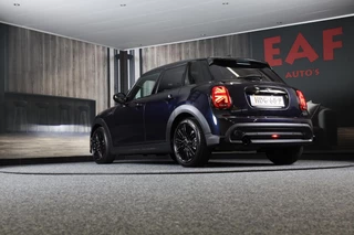 MINI Cooper Mini Mini 1.5 Cooper Camden Plus Edition / AUT / 5 Deurs / Navi / HK / Ecc / Head Up / Digital Cockpit / Open Panorama / Led / Pdc - afbeelding nr 3