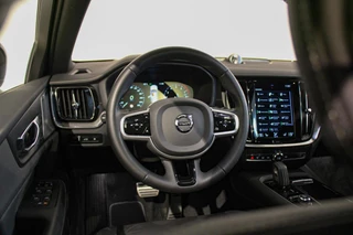 Volvo V60 Volvo V60 2.0 T6 Recharge AWD R-Design HEICO | PANO | B&W - afbeelding nr 23
