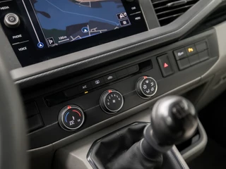 Volkswagen Transporter (9 PERSOONS, LEDER, APPLE CARPLAY, GROOT NAVI, NIEUWE APK, ELEK RAMEN, CRUISE, TREKHAAK, NIEUWSTAAT) - afbeelding nr 9