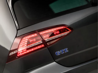 Volkswagen Golf 204Pk Automaat (APPLE CARPLAY, NAVIGATIE, CLIMATE, PARKEERSENSOREN, LED KOPLAMPEN, GETINT GLAS, SPORTSTOELEN, ZWART HEMEL, CRUISE, NIEUWE APK, NIEUWSTAAT) - afbeelding nr 30