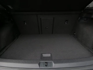 Volkswagen Golf Volkswagen Golf 1.4 TSI DSG-aut. R-Line / Navi / 18 Inch / Stoelverw. / Trekhaak / BOVAG garantie - afbeelding nr 26