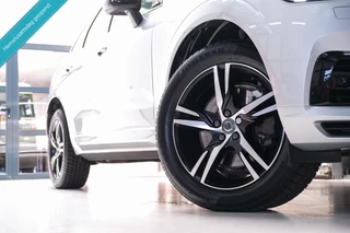 Volvo XC60 Volvo XC60 2.0 Recharge T8 AWD R-Design 390 pk | Trekhaak | Schuifdak | Dealer onderhouden | Camera | DAB | Stoel + stuurwiel verwarming | rijklaar incl garantie | - afbeelding nr 8