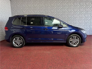 Volkswagen Touran Volkswagen Touran 1.5 TSI 150PK 7P CARPLAY NAVI CAMERA LED ELEK.KLEP VIR.COCKPIT DODE.HOEK DET. STOELVERW KEYLESS 7P 7PERS 09/2024 