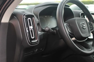Volvo XC40 Volvo XC40 T3 Momentum Business | Parkeercamera | Stoelverwarming | Trekhaak | Pilot Assist | Keyless - afbeelding nr 26