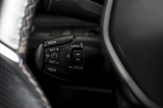 Peugeot 3008 Peugeot 3008 1.2 PureTech 130 PK GT Line | S/K-Panodak | Dig. Cockpit | Cruise | PDC | Camera | NAV | ECC | Elek. Klep | DAB | LM 19
