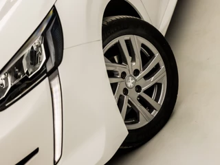 Peugeot 208 Peugeot 208 1.2 PureTech Sport (APPLE CARPLAY, GROOT NAVI, 360 CAMERA, LM VELGEN, SPORTSTOELEN, PARKEERSENSOREN, LED KOPLAMPEN, LANE ASSIST, NIEUWSTAAT) - afbeelding nr 17