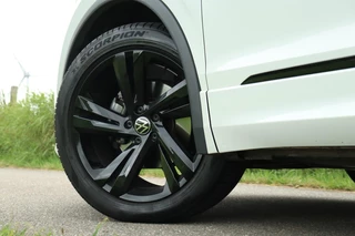 Volkswagen Tiguan Volkswagen Tiguan 1.5 TSI / 2x R-Line / Black Style / Virtual Cockpit / Camera / Matrix LED / Trekhaak / 19