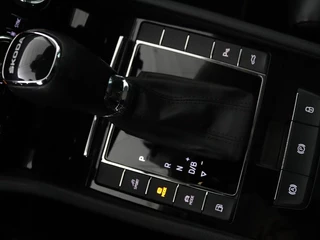 Škoda Superb Skoda Superb 1.4 TSI iV Laurin & Klement | Panoramadak |  Leder | Adaptive cruise | Canton Sound | Stoelverwarming | Standkachel | Carplay | Camera | Full LED | Memory - afbeelding nr 21