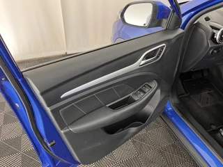 MG ZS EV MG ZS EV MG Luxury 45 kWh (INCL-BTW) *PANO | FULL-LEATHER | CCS-FASTLOADER | KEYLESS | NAVI-FULLMAP | ADAPTIVE-CRUISE | CAMERA | HEATED-SPORT-SEATS | CARPLAY | BLINDSPOT | DAB | LANE-ASSIST | 17