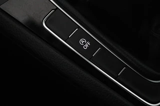 Volkswagen Golf Volkswagen Golf 1.0 TSI Comfortline (PARKEERSENSOREN, CRUISE ADAPTIEF, NAVIGATIE, STOELVERWARMING) - afbeelding nr 24