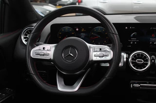 Mercedes-Benz GLB Mercedes-Benz GLB 200 Premium Plus 7p. / Panoramadak / Camera / 20'' / Sfeerverlichting / Navigatie / Dodehoek / DAB / Stoelverwarming / Cruise Control - afbeelding nr 18