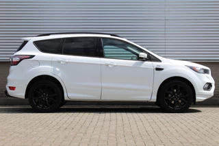 Ford Kuga Ford Kuga 1.5 EcoBoost 150PK ST Line | Panoramadak | Trekhaak | Xenon | Winterpack - afbeelding nr 2