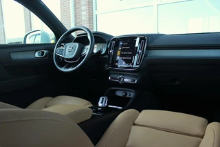 Volvo XC40 ➡️ Volvo XC40 1.5 T5 Recharge Inscription 262 pk | 1e eigenaar | 19 inch | Camera | Dakraam | LED | DAB | Trekhaak | Voorruit verwarming | Telefoon lader | NL auto | inc BTW | - afbeelding nr 12