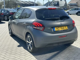 Peugeot 208 Peugeot 208 1.2 PureTech Première | Carplay | Pano | Clima - afbeelding nr 2