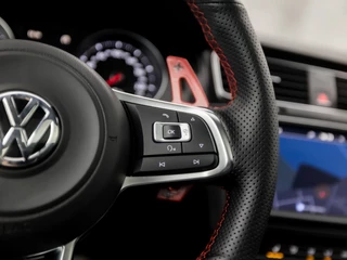 Volkswagen Golf 230Pk Automaat (SCHUIFDAK, APPLE CARPLAY, NAVIGATIE, ALCANTARA, DYNAMISCHE KNIPPERLICHTEN, STOELVERWARMING, CAMERA, KEYLESS, ADAPTIVE CRUISE, GETINT GLAS, NIEUWE APK, NIEUWSTAAT) - afbeelding nr 20