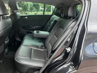 Kia Sportage Kia Sportage 1.6 132pk Airco Cruise-Control Navigatie Bluetooth Stoel- en Stuurverwarming - afbeelding nr 18