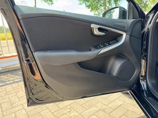 Volvo V40 Volvo V40 2.0 T2 Momentum 185PK / 4-SEIZOENENBANDEN / FULL LED / STOELVERW. / PDC / TREKHAAK - afbeelding nr 12