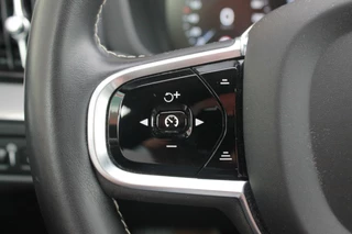 Volvo XC60 Volvo XC60 T6 Recharge AWD R-Design | Panoramadak | Parkeercamera | HUD | Pilot Assist | BLIS | Stoelverwarming | Trekhaak | Glossy Black | Keyless - afbeelding nr 30