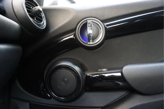 MINI Cooper MINI Cooper Mini 1.5 Pepper | NL AUTO | HUD | Sportinterieur (leer/ stof/ stoelverwarming) | Apple Carplay | Sfeerverlichting | 17inch | LED pakket | Keyless GO/ ENTRY | DUAL ZONE CLIMATE | Bonnet Stripes | Zwart dak | Front- achterspoiler - afbeelding nr 21