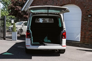 Volkswagen Transporter Volkswagen Transporter T6.1 2.0 TDI 150 PK DSG CARAVELLE L2H1 DUB/CAB A-KLEP ACC | LED | EIBACH veren | 20'' Vossenlook velgen | Side Bars | - afbeelding nr 28