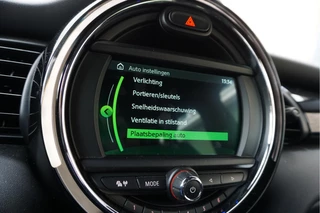 MINI Cooper MINI Cooper Mini 1.5 Pepper | NL AUTO | HUD | Sportinterieur (leer/ stof/ stoelverwarming) | Apple Carplay | Sfeerverlichting | 17inch | LED pakket | Keyless GO/ ENTRY | DUAL ZONE CLIMATE | Bonnet Stripes | Zwart dak | Front- achterspoiler - afbeelding nr 34