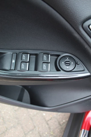Ford Focus Ford Focus Wagon 1.0 Titanium Edition , 125pk Climate control , Navigatie , Cruise control , LED dagrijverlichting Parkeersensoren V+A , Voorruitverwarming , Sony Audio - afbeelding nr 6