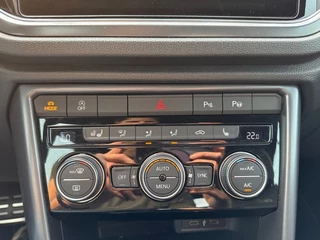 Volkswagen T-Roc Volkswagen T-Roc Cabrio 1.5 TSI DSG R-LINE TREKHAAK/CAMERA/LEDER/BEATS-AUDIO/NAVI/ACC/CARPLAY - afbeelding nr 20