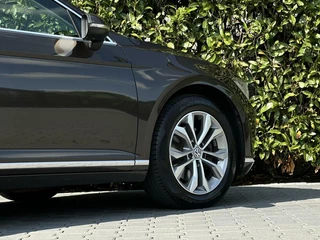 Volkswagen Passat Volkswagen Passat Variant 1.8 TSI HIGHLINE FACELIFT, PANO, NAVI, CRUISE, LEDER/ALCANTARA, ECC-AIRCO, DIGITAL, KEYLESS, ERGO-COMFORT, LICHTMETAAL 17