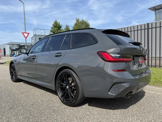 BMW 3 Serie BMW 3 Serie Touring 330e M-Sport DRAVITGRAU PANO/LASER/HEAD-UP/ADAPTIVE M-ONDERSTEL/KEYLESS/19