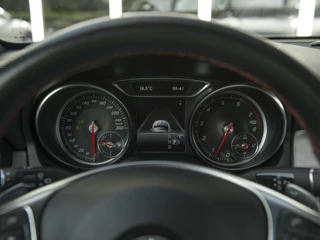 Mercedes-Benz GLA | Achteruitrij camera | High-performance LED | Grootlicht-assistent | 18