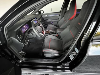Volkswagen Golf Volkswagen Golf 2.0 TSI GTI Clubsport / AKRAPOVIC / IQ Light / Winter Pakket / 19