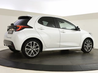 Toyota Yaris Toyota Yaris 1.5 Hybrid 130 Executive | Stuur en Stoelverwarming | PDC V+A | - afbeelding nr 4