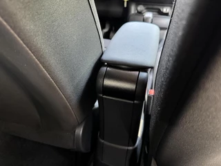 Citroën C4 Cactus Citroen C4 Cactus 1.2 PureTech Shine 110pk Navigatiesysteem | Climate control | Cruise control | Multifunctioneel stuurwiel | Trekhaak | Isofix | Getint glas | Inparkeerhulp | Parkeersensoren voor en achter | Achteruitrijcamera - afbeelding nr 40