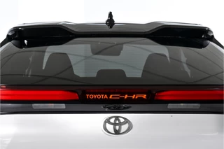 Toyota C-HR Toyota C-HR 2.0 Hybrid 200 Dynamic | Dig. Cockpit | Adapt. Cruise | Stoel-+Stuurverw. | PDC | Camera | NAV + App. Connect | ECC | LM 18