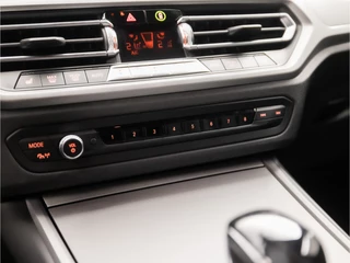 BMW 3 Serie 293Pk Automaat (APPLE CARPLAY, M STUUR, 1e EIGENAAR, GROOT NAVI, STOELVERWARMING, LEDEREN SPORTSTOELEN, CAMERA, ZWART HEMEL, GETINT GLAS, HIFI, LANE ASSIST, NIEUWE APK, NIEUWSTAAT) - afbeelding nr 27