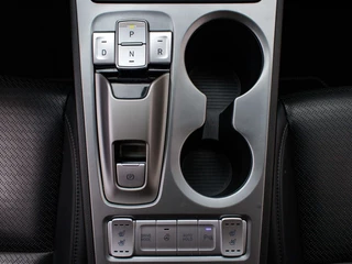 Hyundai Kona Hyundai Kona EV Premium 64 kWh | Verlaagd | Trekhaak tbv fietsendrager - afbeelding nr 39
