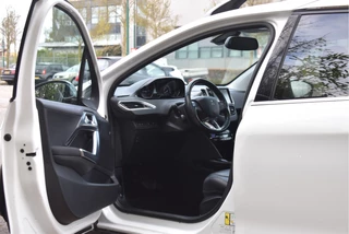 Peugeot 2008 | NL-Auto | Pano.dak | Nav | Cruise Contr | Climate Contr | PDC | Trekhaak | NAP - afbeelding nr 35