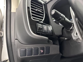 Mitsubishi Outlander Aut. *NAVI-FULLMAP | LEATHER-FABRIC | COMFORT-SEATS | CAMERA | ECC | KEYLESS | SHIFT-PADDLES | TOWBAR | 16