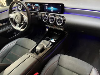 Mercedes-Benz A-Klasse Mercedes-Benz A-klasse 180 Business Solution AMG Pano Navi Clima Camera LED 19
