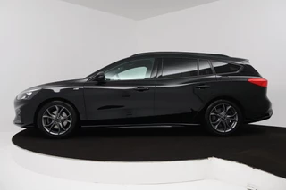 Ford Focus Ford Focus Wagon 1.5 EcoBoost ST Line Business (PARKEERSENSOREN, TREKHAAK, STOELVERWARMING, NAVIGATIE, NL-AUTO) - afbeelding nr 2