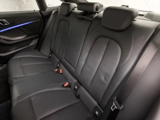 BMW 2 Serie Automaat (PANORAMADAK, M PAKKET, APPLE CARPLAY, HEAD-UP DISPLAY, MEMORY SEATS, STUUR/STOELVERWARMING, ADAPTIVE CRUISE, HARMAN/KARDON, CAMERA, 19'' VELGEN, NIEUWSTAAT) - afbeelding nr 19