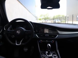 Alfa Romeo Giulia Alfa Romeo Giulia 2.0 Turbo 280 PK Competizione Q4 AWD | Harman | Veloce | 19