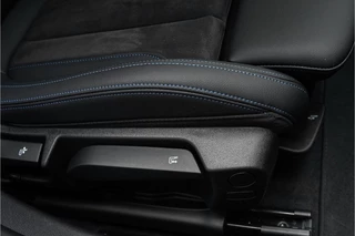 BMW 3 Serie BMW 3 Serie 318i M-Sport Shadow Individual Schuifdak HiFi 19
