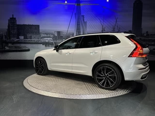 Volvo XC60 Volvo XC60 2.0 T6 Plug-in hybrid AWD Plus Dark *Pano*HKSound*Leder*Memory* - afbeelding nr 8